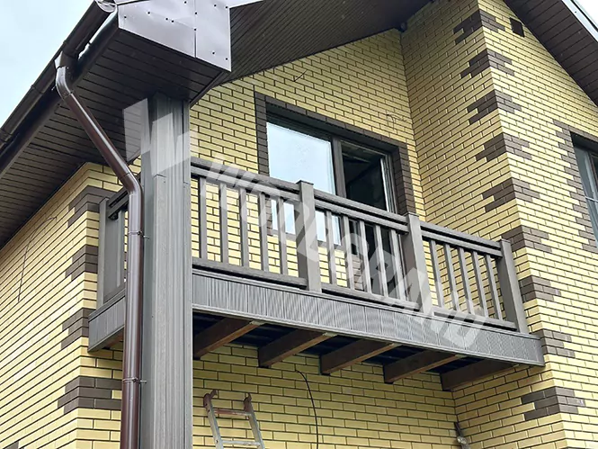 Ограждение балкона из ДПК